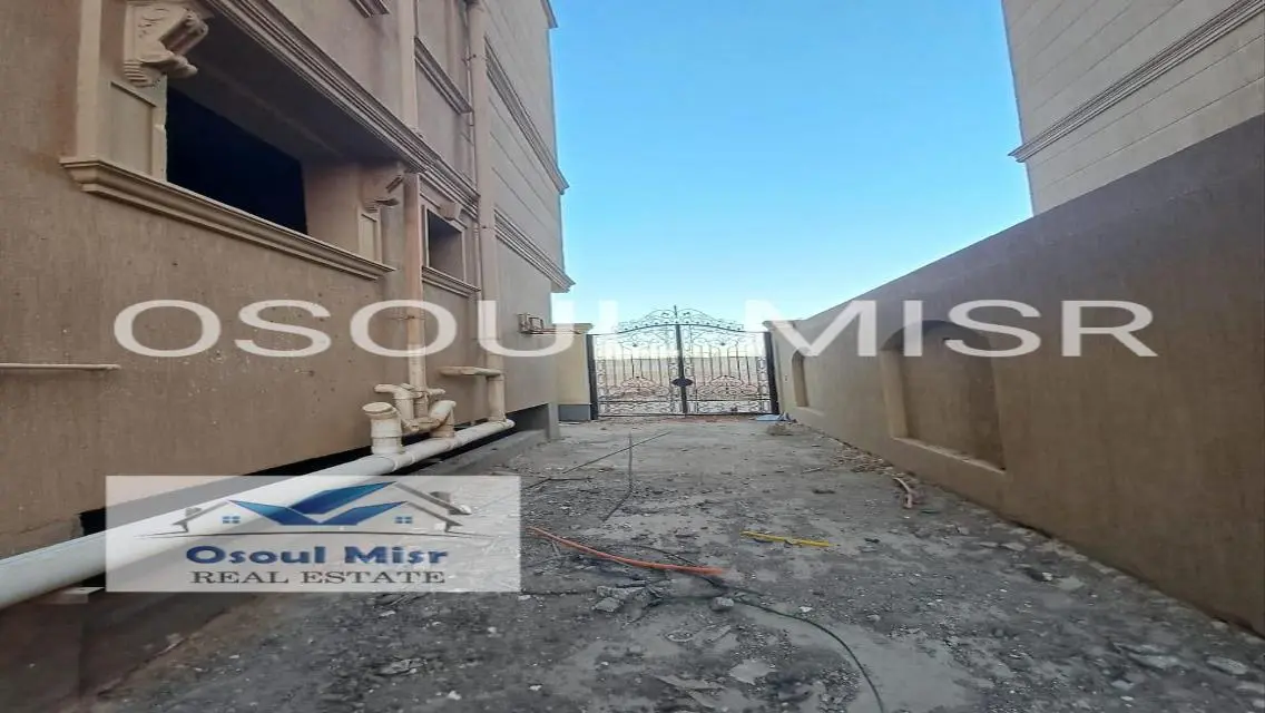 Luxury Apartment for Rent with Balcony and Covered Parking