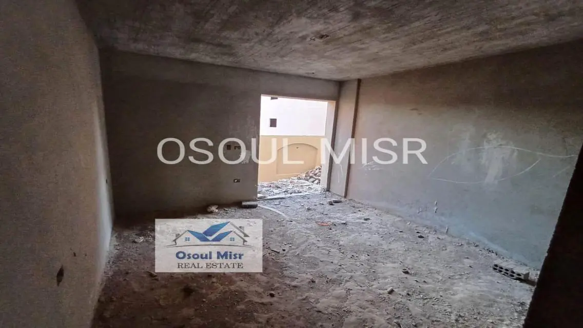 Luxury Apartment for Rent with Balcony and Covered Parking