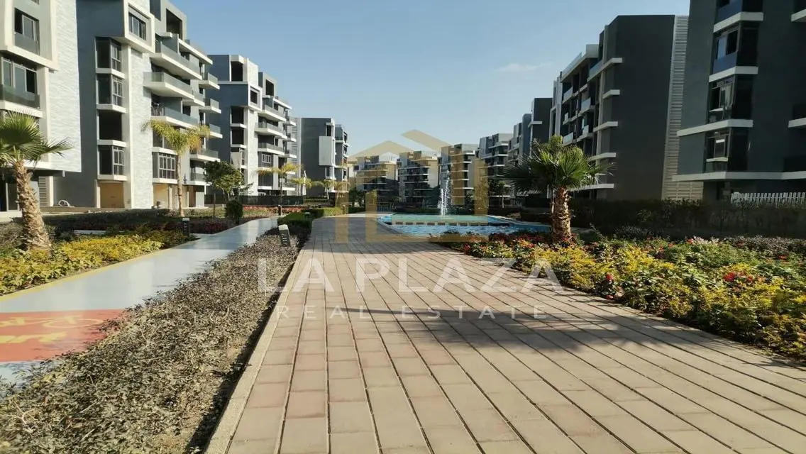 Luxurious Villa in the Heart of the City with Spacious Layout