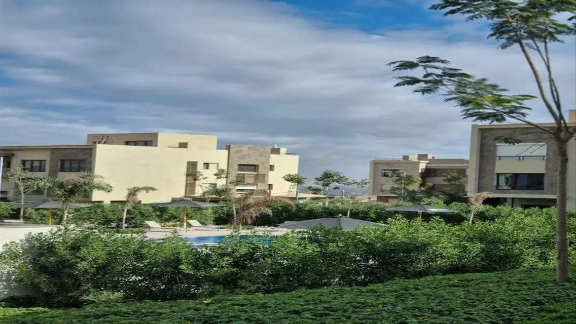 Luxury 130 sqm Apartment Overlooking Lakes