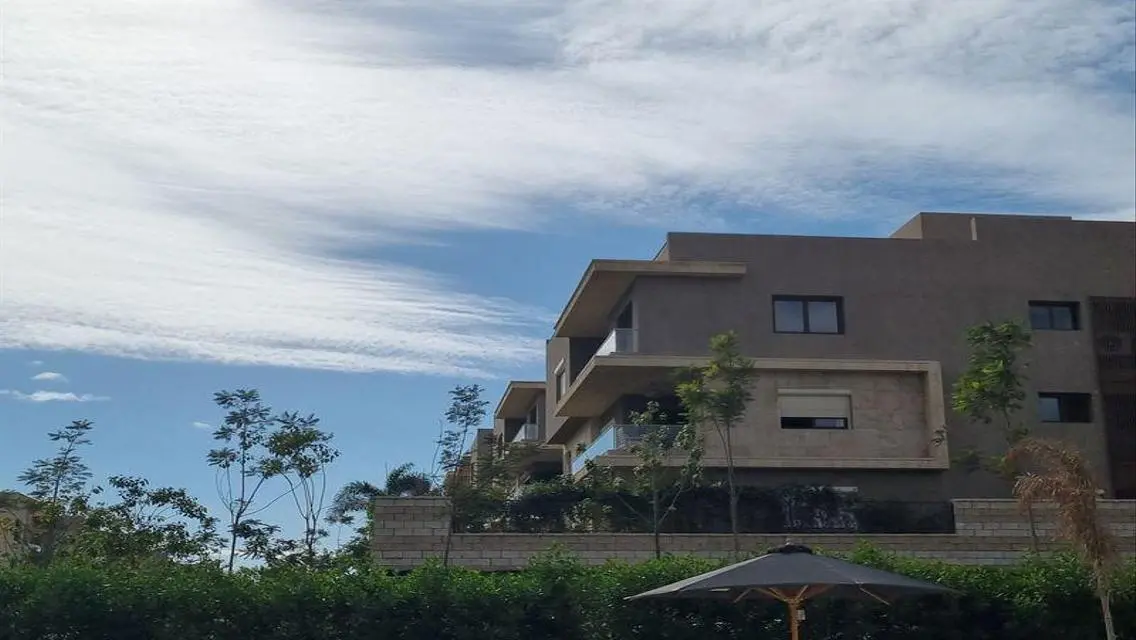Luxury 130 sqm Apartment Overlooking Lakes