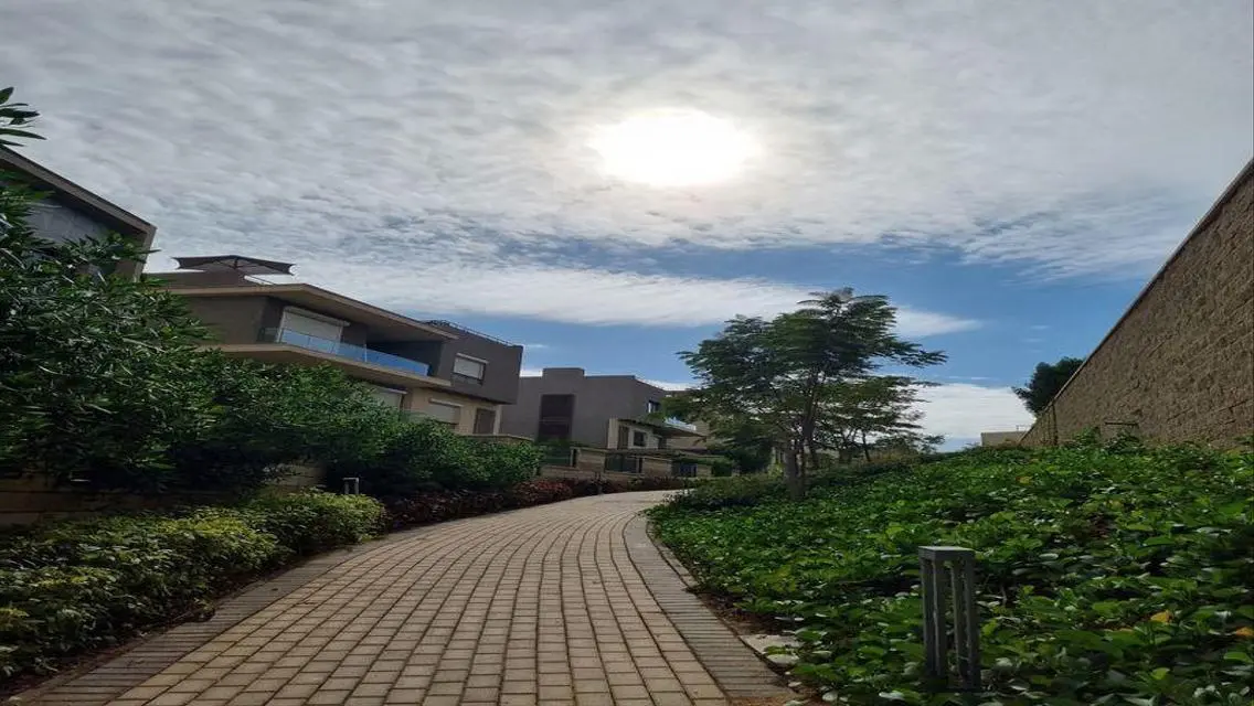 Luxury 130 sqm Apartment Overlooking Lakes