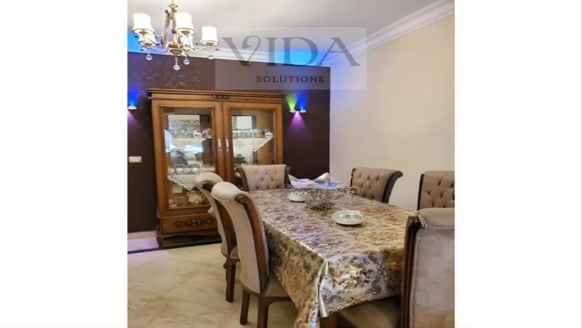 شقة فاخرة للبيع في مجمع سكني راقٍ