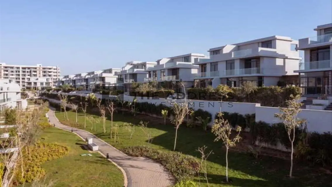 Luxury Villa for Sale with Prime Amenities in New Cairo