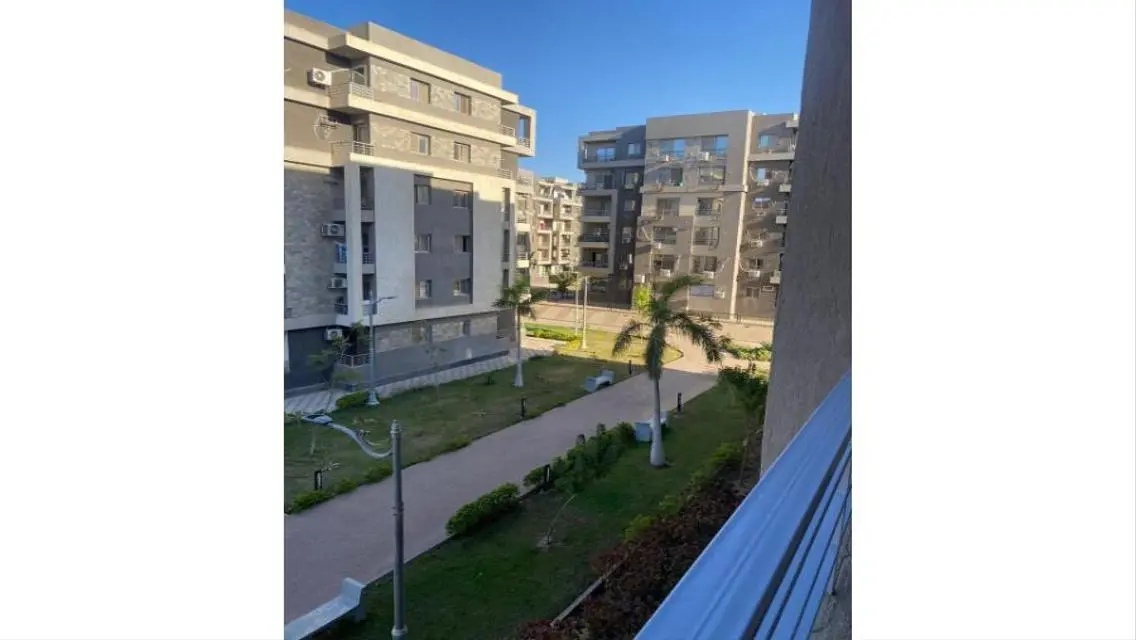 بوابة سكنية فاخرة في ساحة إسبانيا