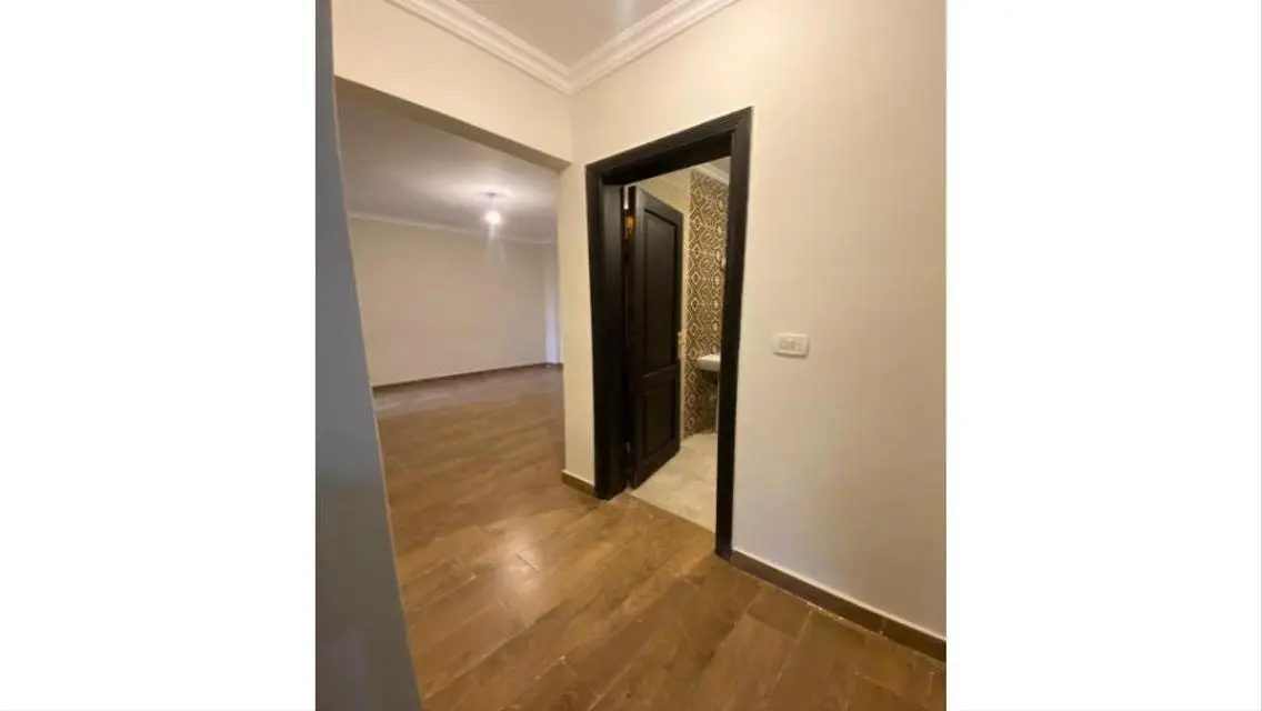 بوابة سكنية فاخرة في ساحة إسبانيا