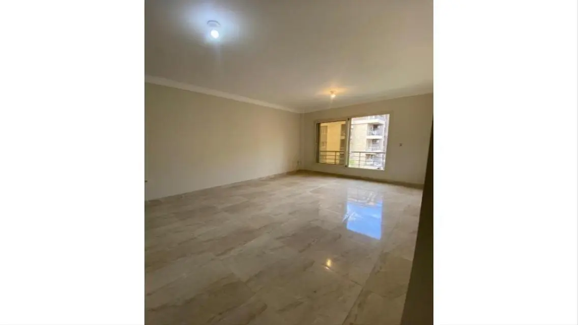بوابة سكنية فاخرة في ساحة إسبانيا