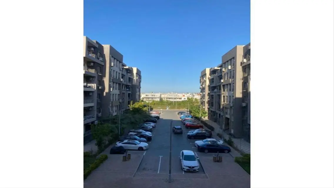 بوابة سكنية فاخرة في ساحة إسبانيا