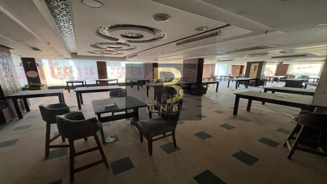شقة فاخرة بمساحة 1000 متر للبيع