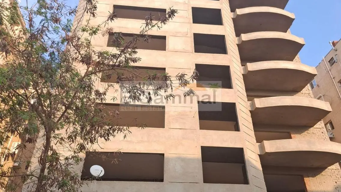 فيلا فاخرة بمساحة شاسعة وبتشطيبات حديثة