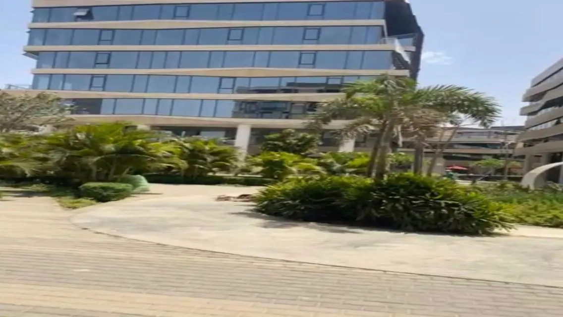 عقار مميز للبيع بمساحة شاسعة في موقع ممتاز