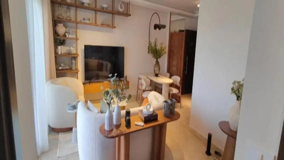 Luxury Apartment Overlooking Lakes in City Center