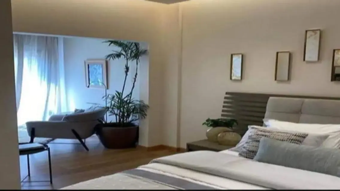 Luxury Apartment Overlooking Lakes in City Center