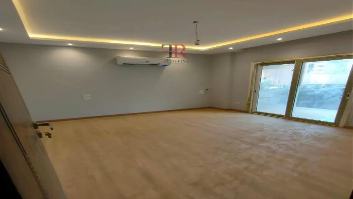 شقة فاخرة للبيعتطل على بحيرات مميزة