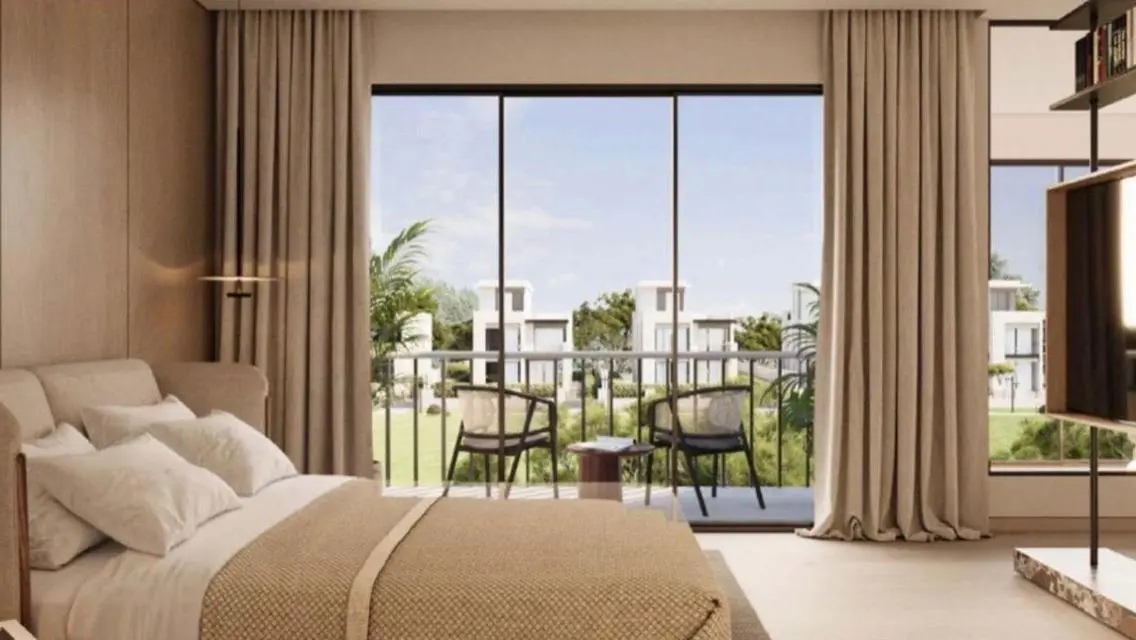 Luxurious Property with 4 Bedrooms, Private Garden, and Shared Pool