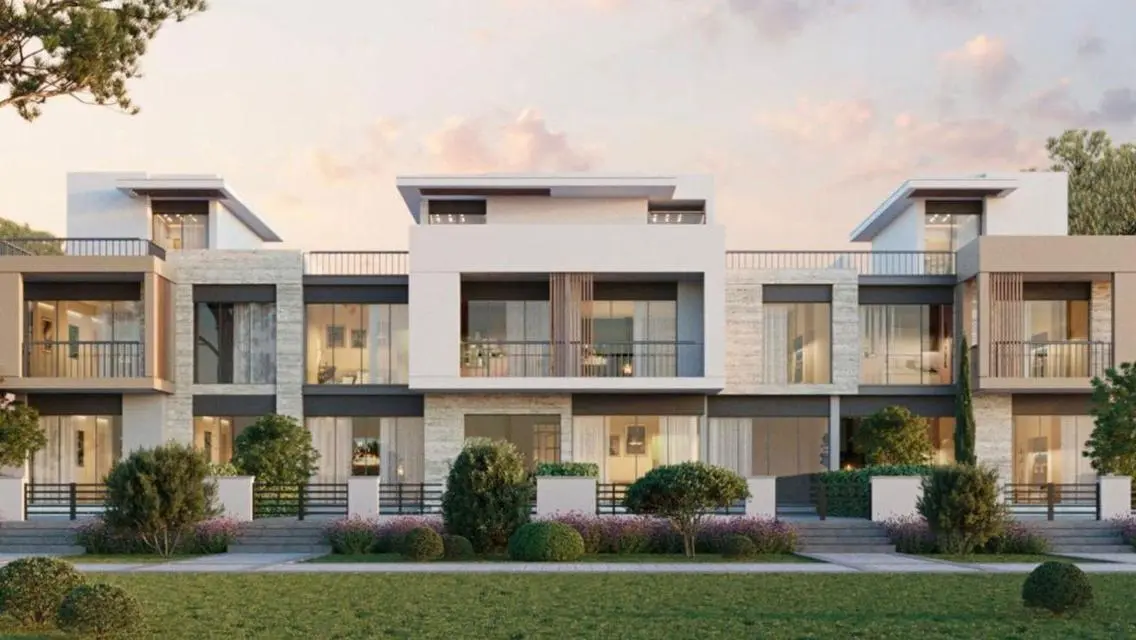 Luxurious Property with 4 Bedrooms, Private Garden, and Shared Pool
