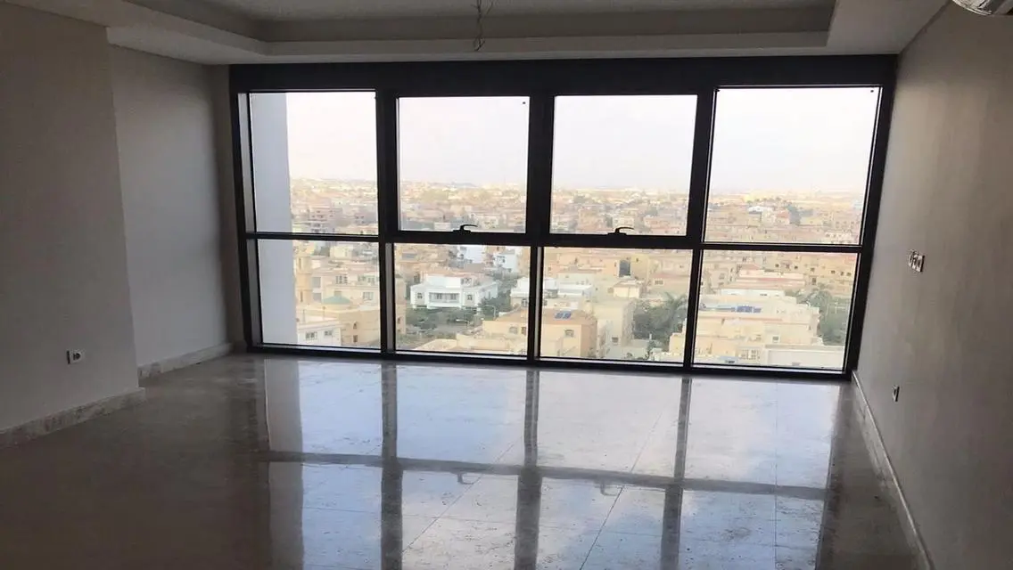 شقة فاخرة بإطلالة على البحيرات للبيع