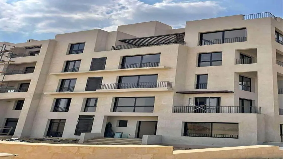 فيلا فاخرة مع مسبح خاص وحديقة خاصة للبيع في موقع متميز