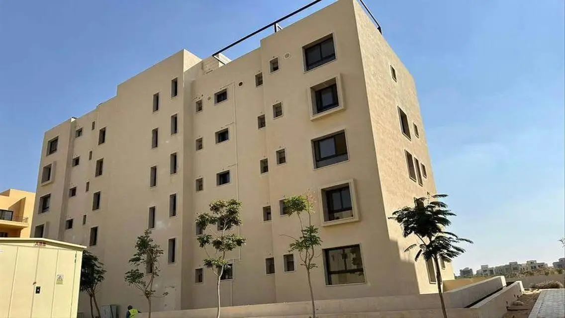 فيلا فاخرة مع مسبح خاص وحديقة خاصة للبيع في موقع متميز
