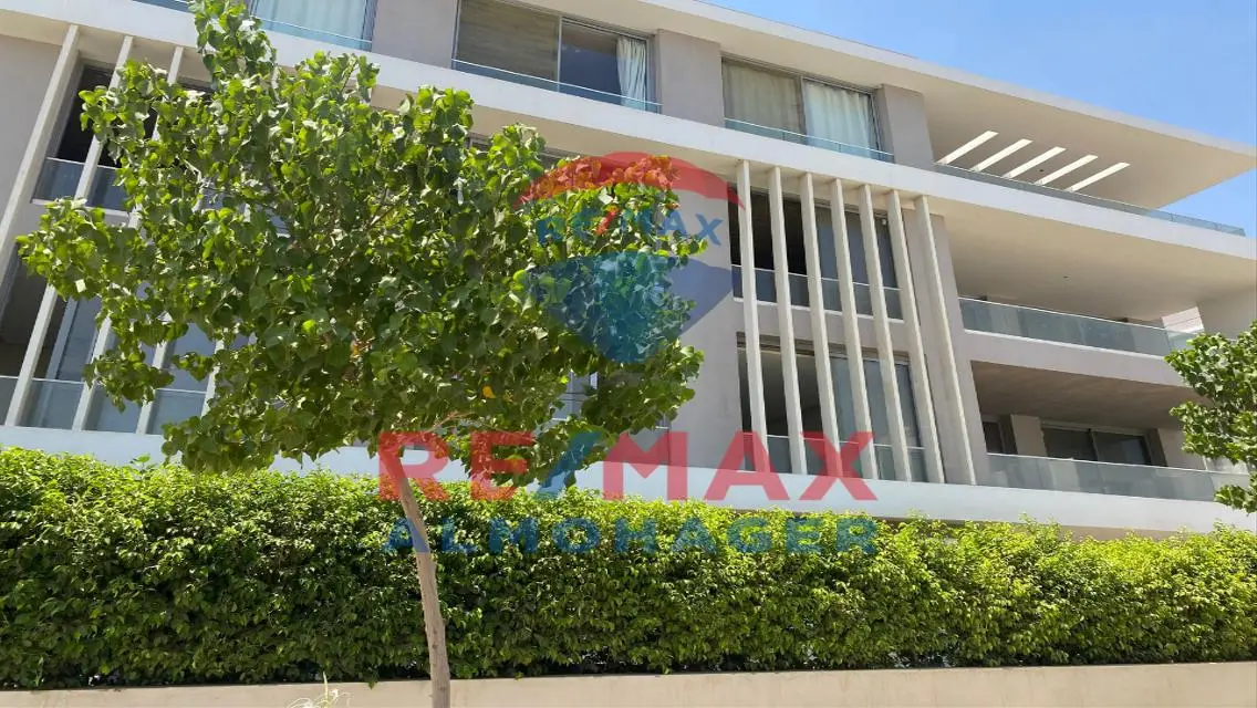 Luxury Apartment with Spacious Layout in Prime Location