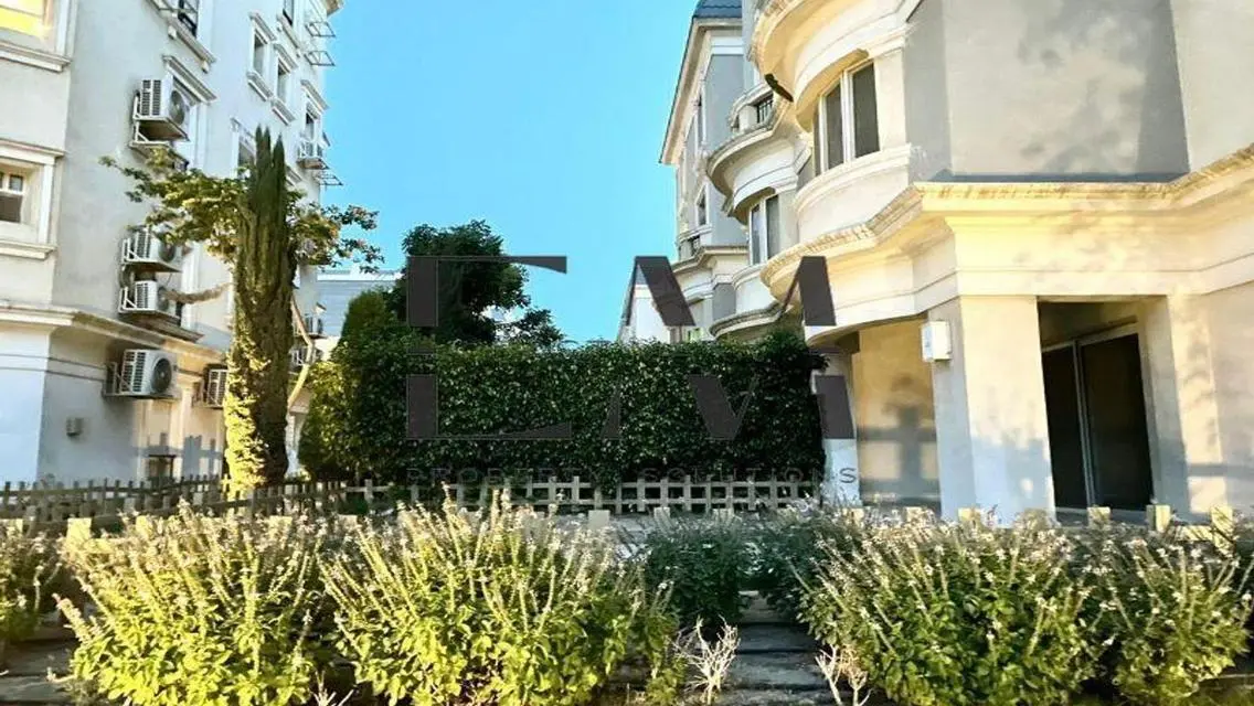 Luxury Apartment with Private Garden and Complete Amenities