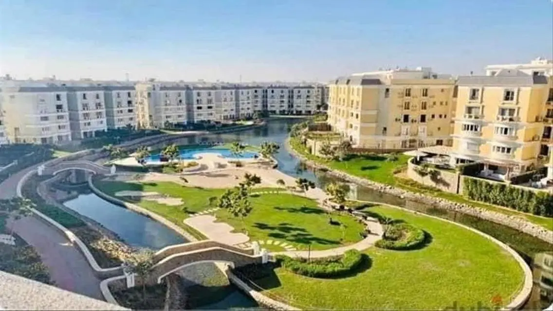 شقة فاخرة بمساحة 170 متر مع شرفة وإطلالة رائعة