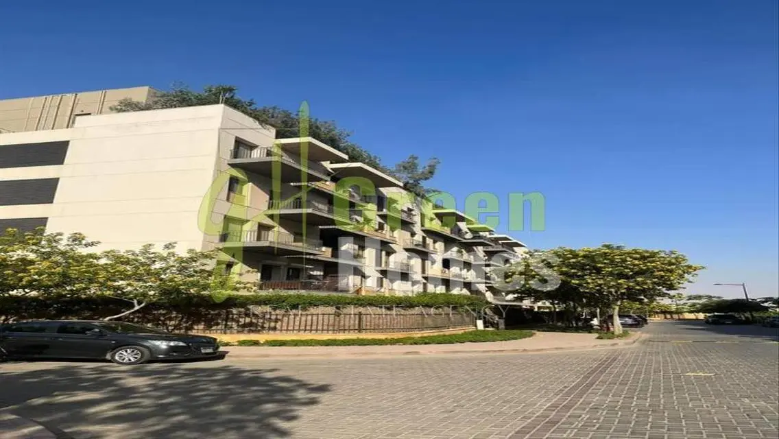 Green Home for Sale - 16 Rooms with 160 Square Meters