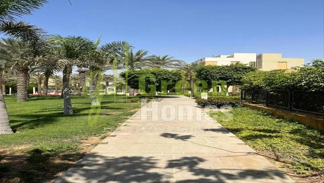 Green Home for Sale - 16 Rooms with 160 Square Meters