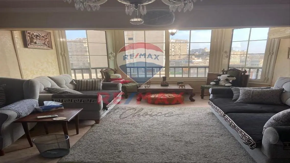 شقة فاخرة مع شرفة وحارس أمن