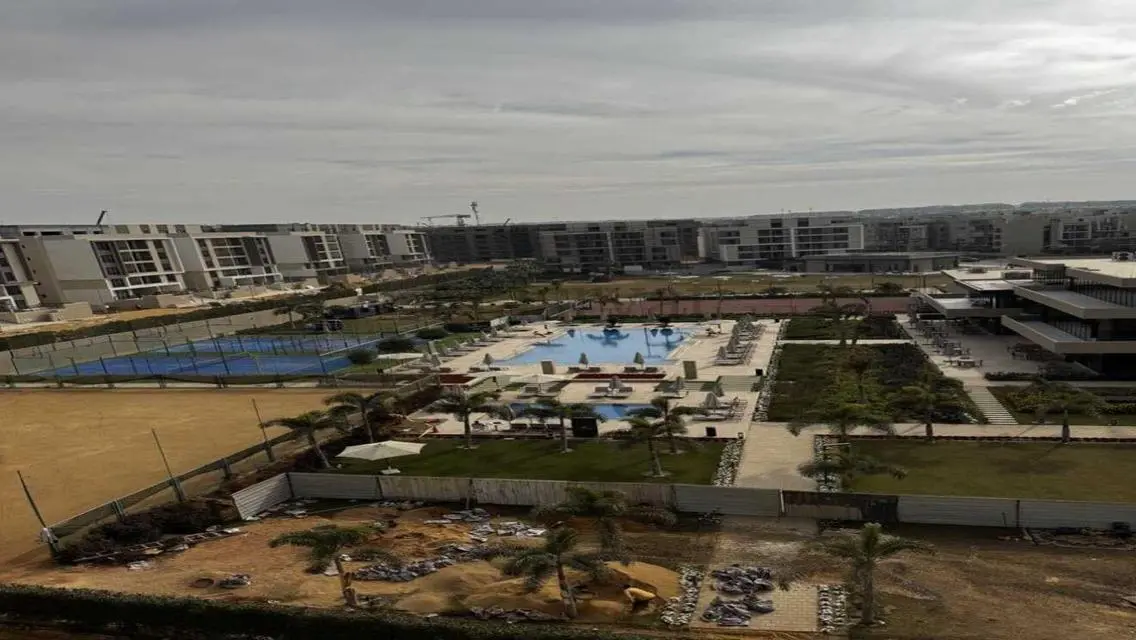 Luxury Apartment by the Lakes with Premium Amenities