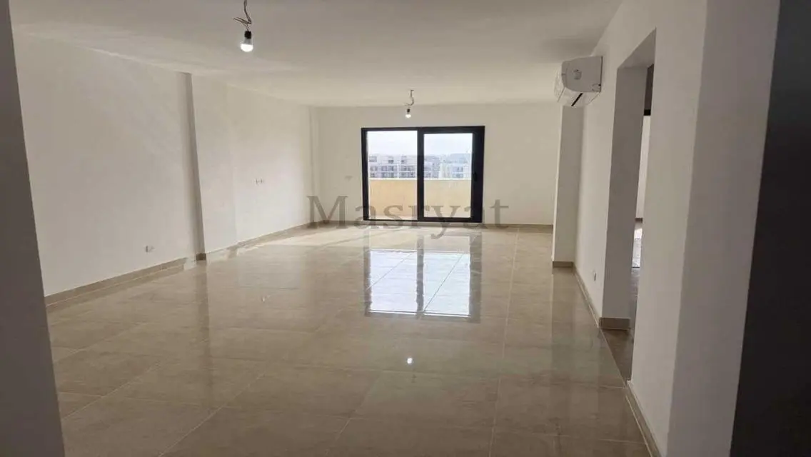 Luxury Apartment by the Lakes with Premium Amenities