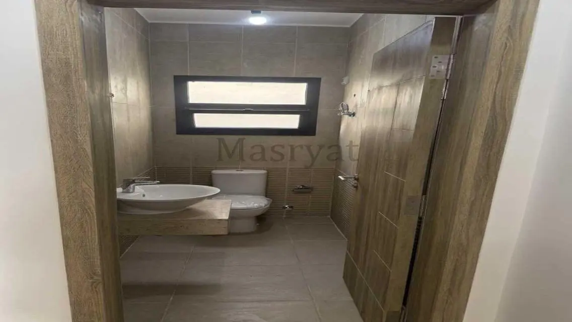 Luxury Apartment by the Lakes with Premium Amenities