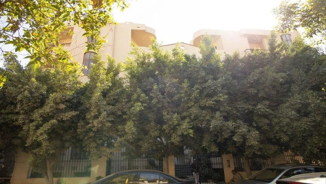 فيلا فاخرة مع حديقة خاصة