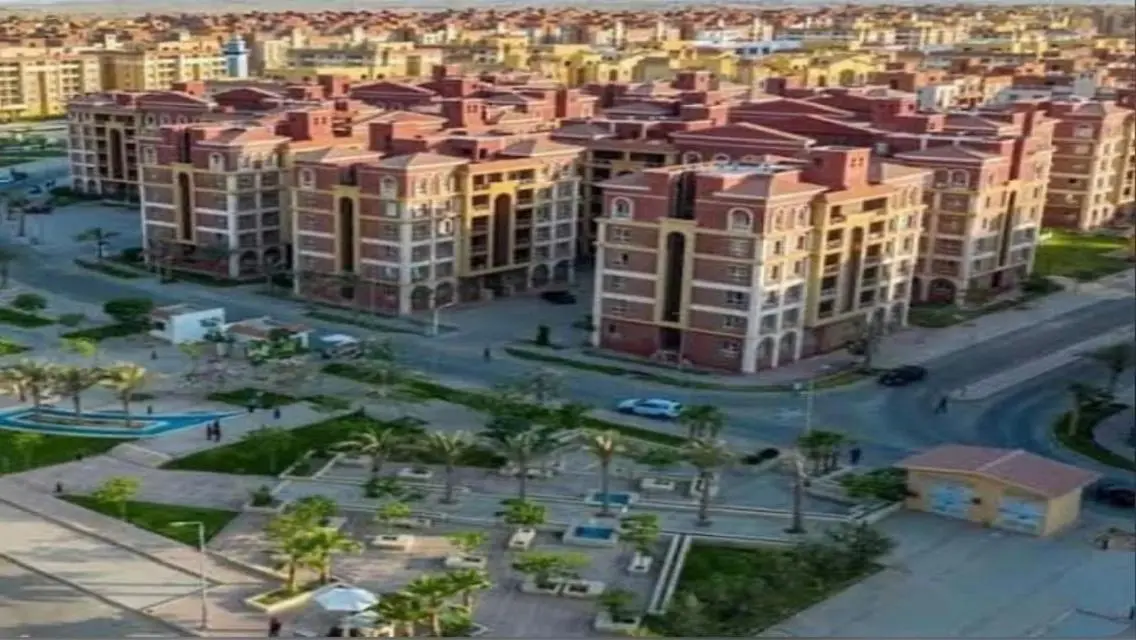 Luxury Apartment Overlooking Lakes with Security