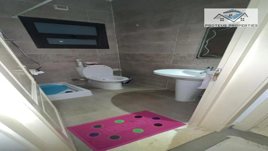 Luxurious Apartment with Spacious Layout in 77-8
