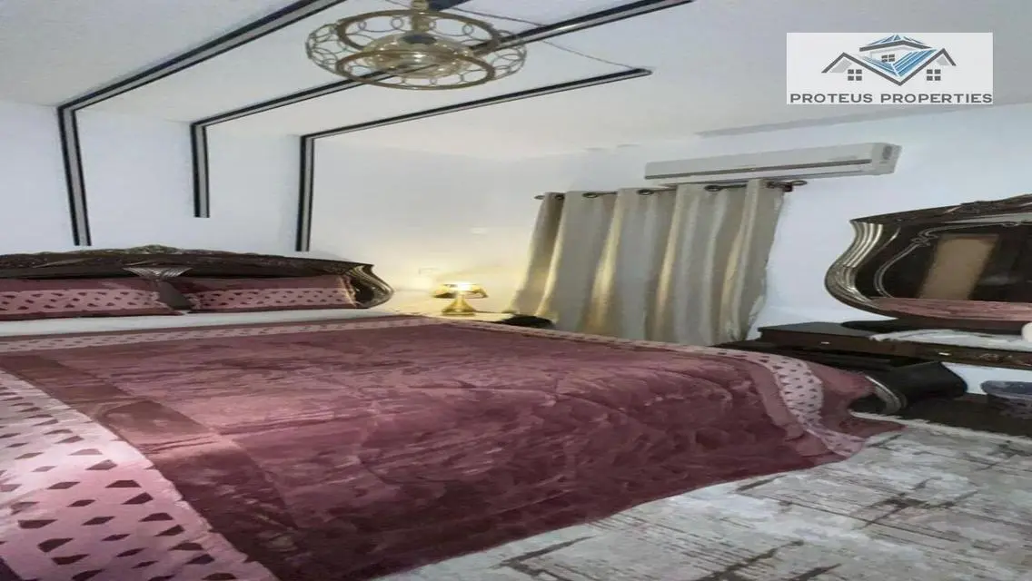 Luxurious Apartment with Spacious Layout in 77-8