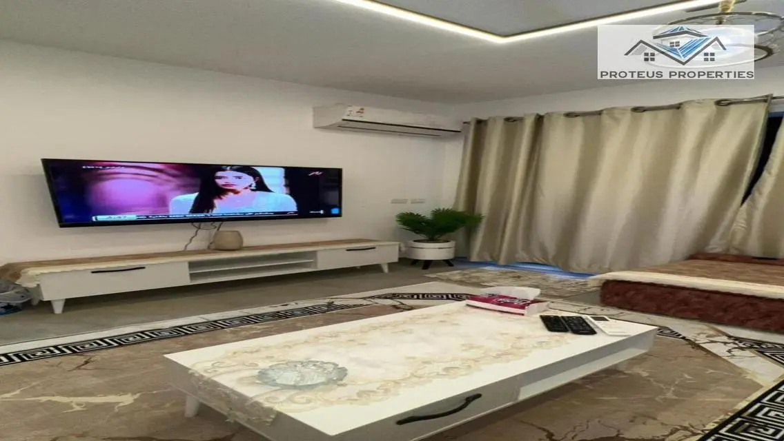 Luxurious Apartment with Spacious Layout in 77-8