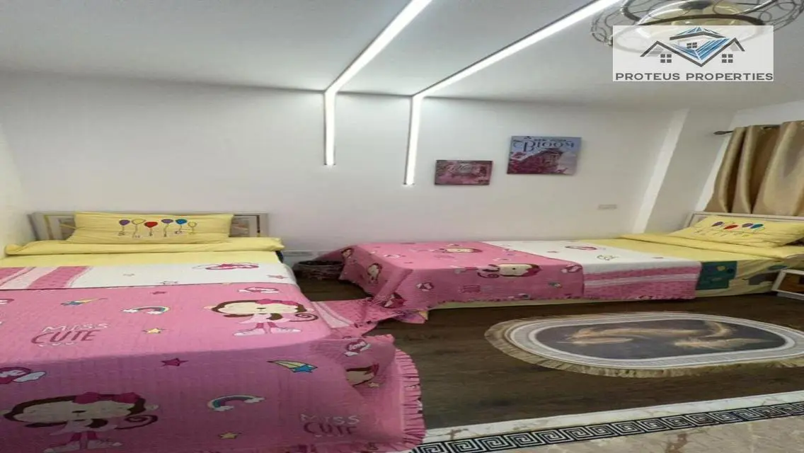 Luxurious Apartment with Spacious Layout in 77-8