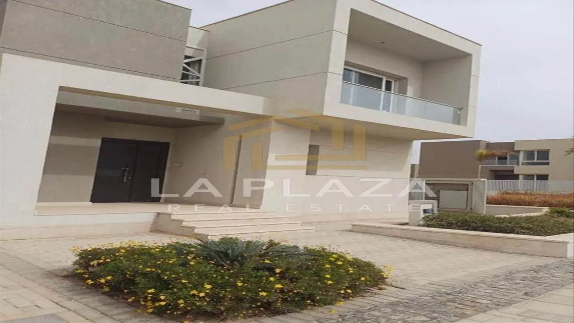فيلا فاخرة بسعر مميز في قلب المدينة