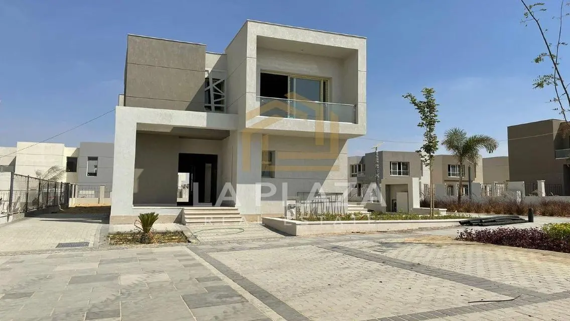 فيلا فاخرة بسعر مميز في قلب المدينة