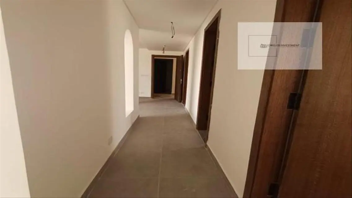 Luxury Apartment for Sale with Central Air Conditioning and Balcony