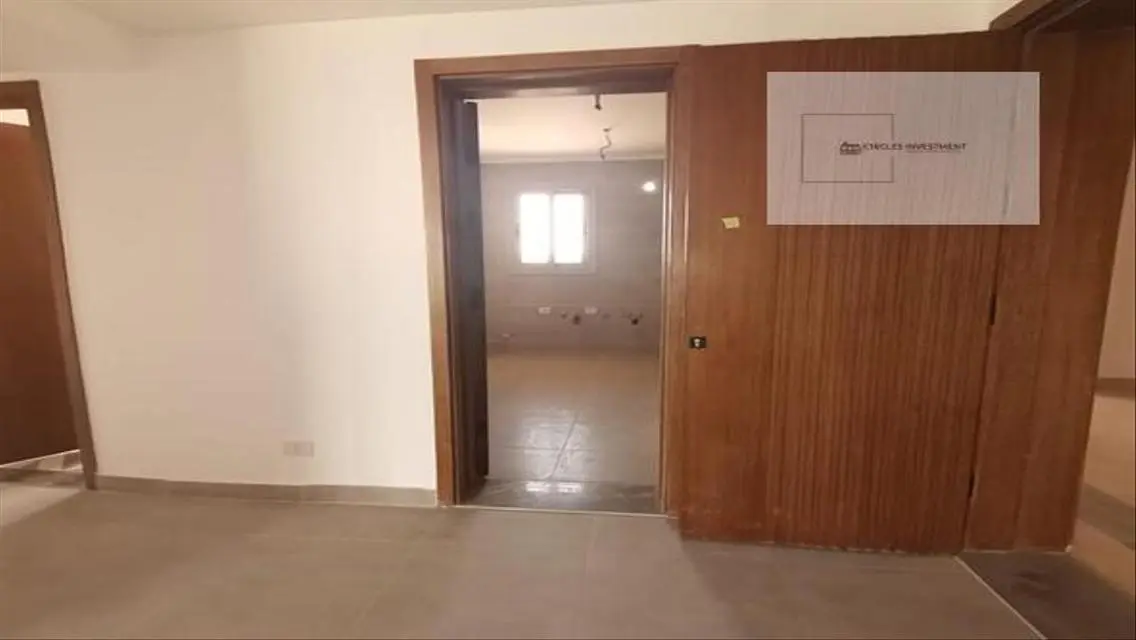 Luxury Apartment for Sale with Central Air Conditioning and Balcony