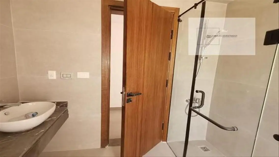 Luxury Apartment for Sale with Central Air Conditioning and Balcony