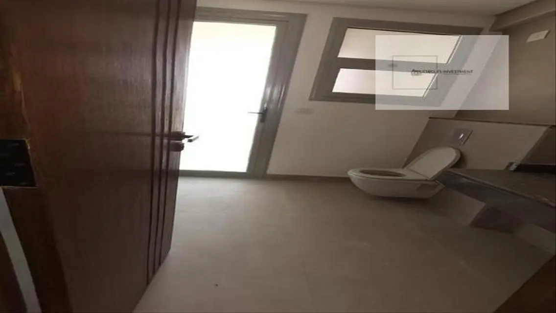 Luxury Apartment for Sale with Central Air Conditioning and Balcony
