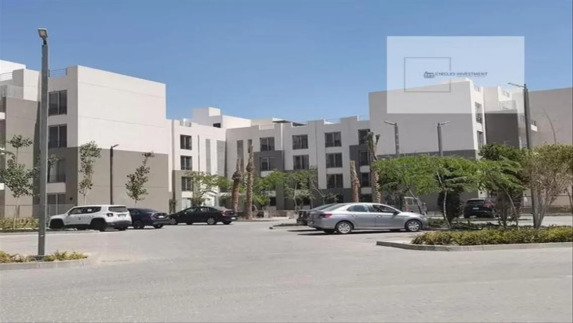 Luxury Apartment for Sale with Central Air Conditioning and Balcony