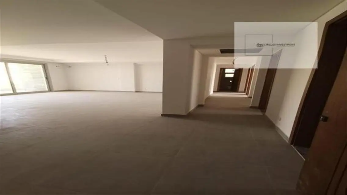 Luxury Apartment for Sale with Central Air Conditioning and Balcony