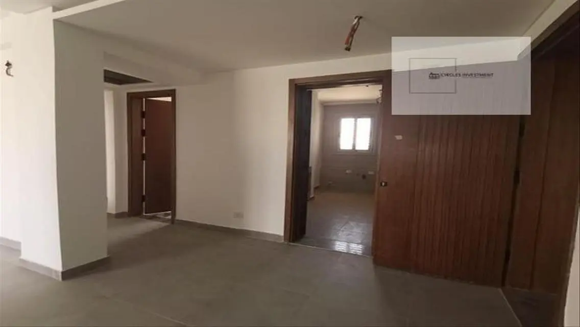 Luxury Apartment for Sale with Central Air Conditioning and Balcony