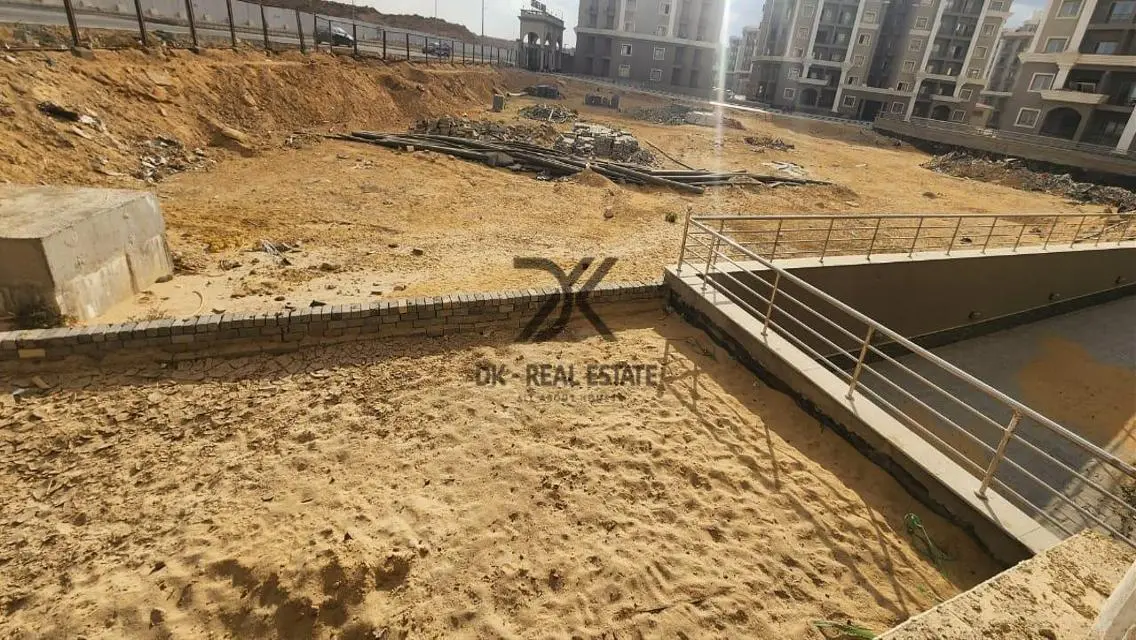شقة فاخرة بمساحة واسعة للبيع