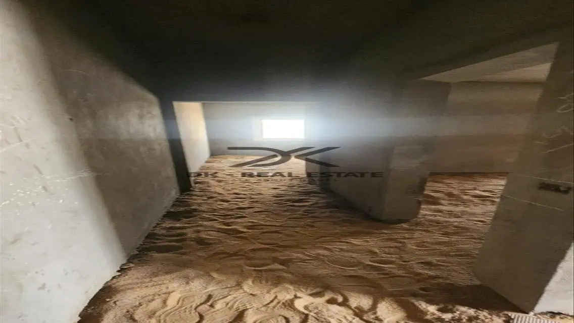 شقة فاخرة بمساحة واسعة للبيع