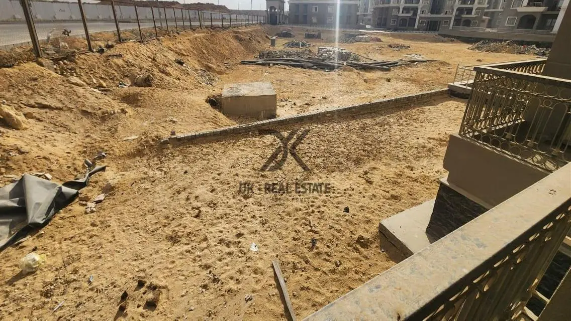 شقة فاخرة بمساحة واسعة للبيع